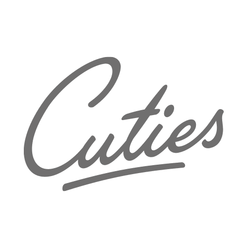 Cuties Schriftzug, Logo für intime Produkte, stilvoll und neutral vor grauem Hintergrund