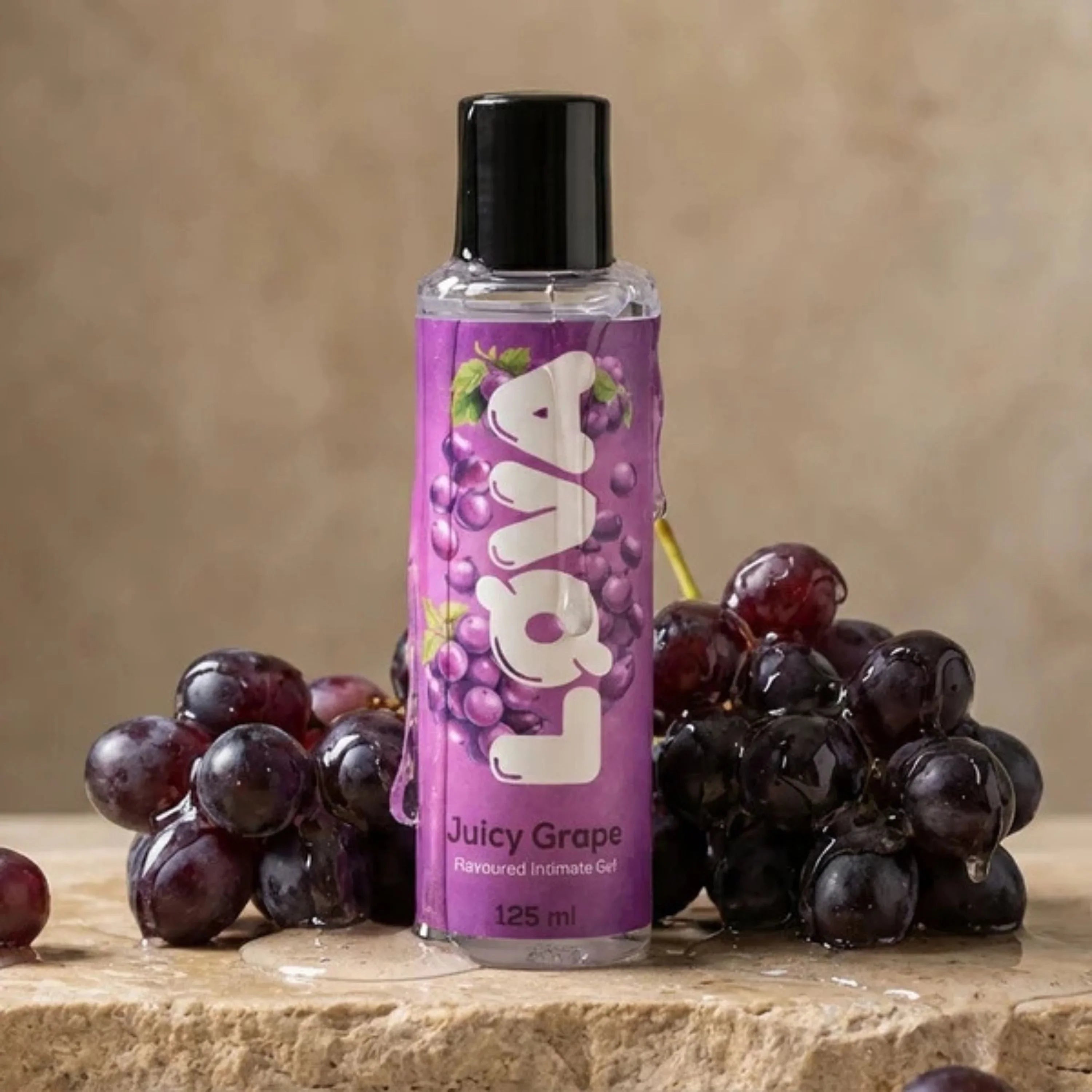 Lava Juicy Grape Geschmacksgel für Intimität, 125 ml, umgeben von frischen Trauben