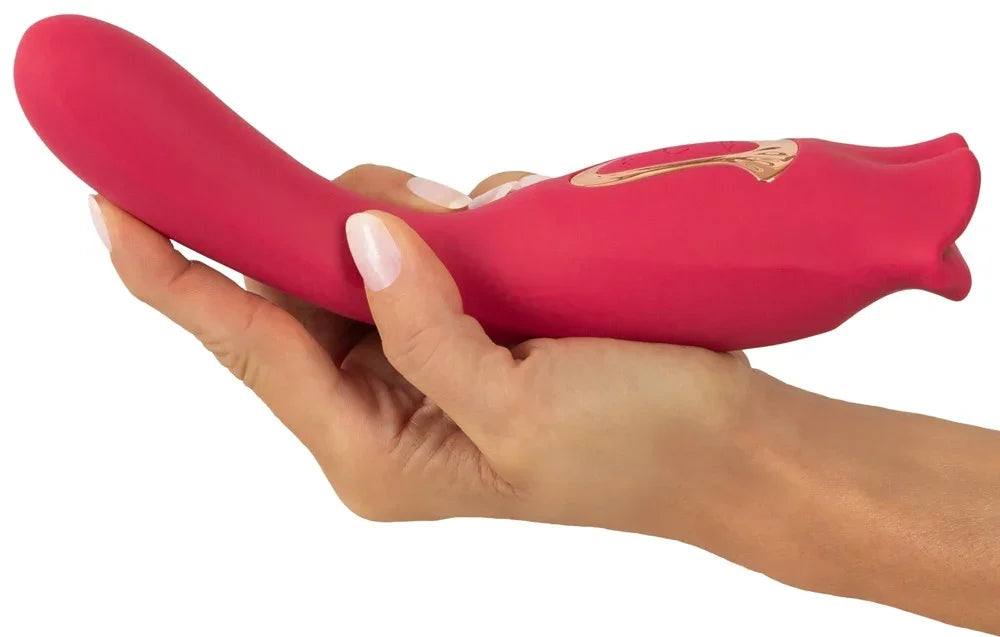 Roter Vibrator mit goldener Verzierung in Hand gehalten – ideal für intime Momente