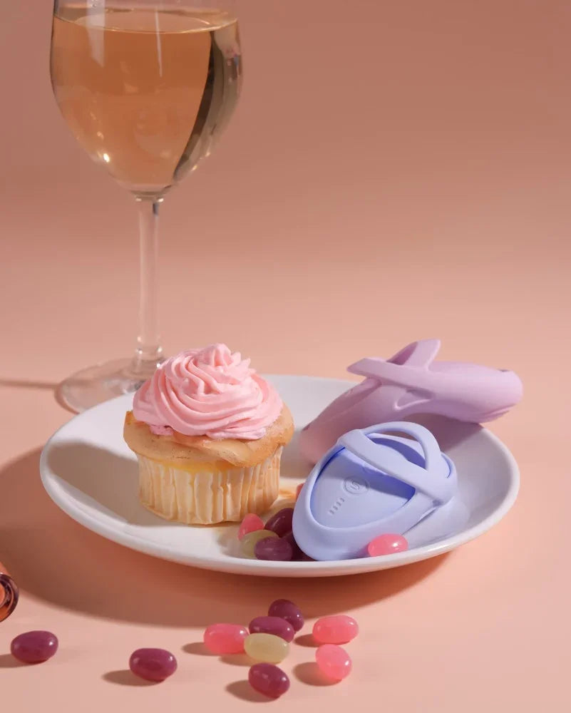 Zartes Rosa- und Lila-Vibrator-Set mit Cupcake und Wein – perfekt für romantische Momente