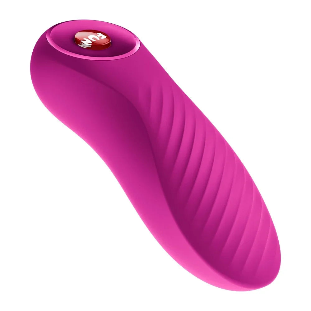 Lila Vibrator mit wellenförmiger Oberfläche und rotem Power-Button für intensives Vergnügen
