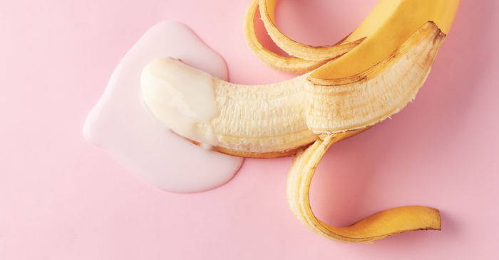 Banane mit weisser Flüssigkeit