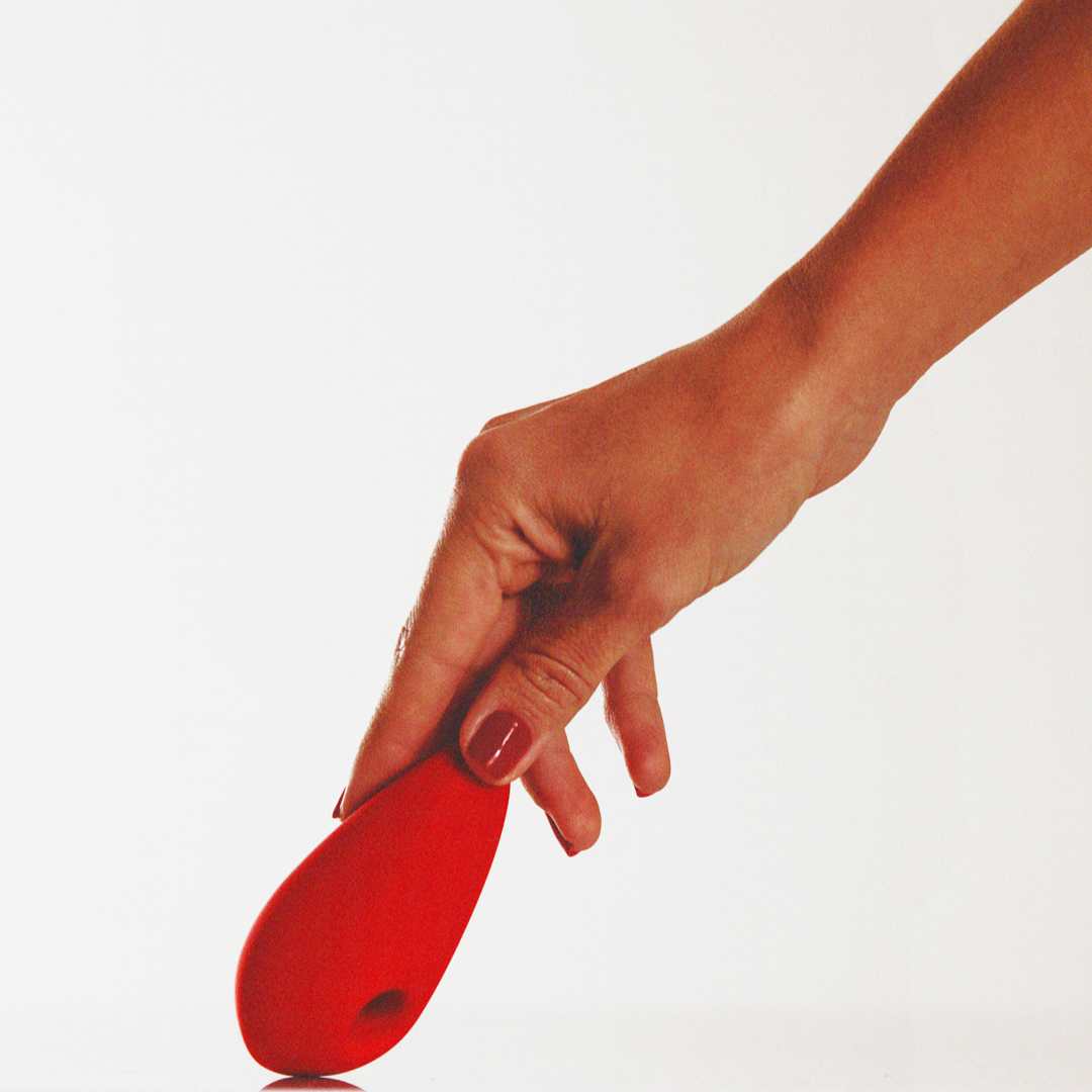 "Mini Coco" lay-on vibrator made of medical silicone (red)