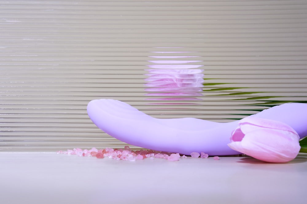 Vibrator "Selena" aus Silikon - mit Stossvibratorion 21 cm (lila)