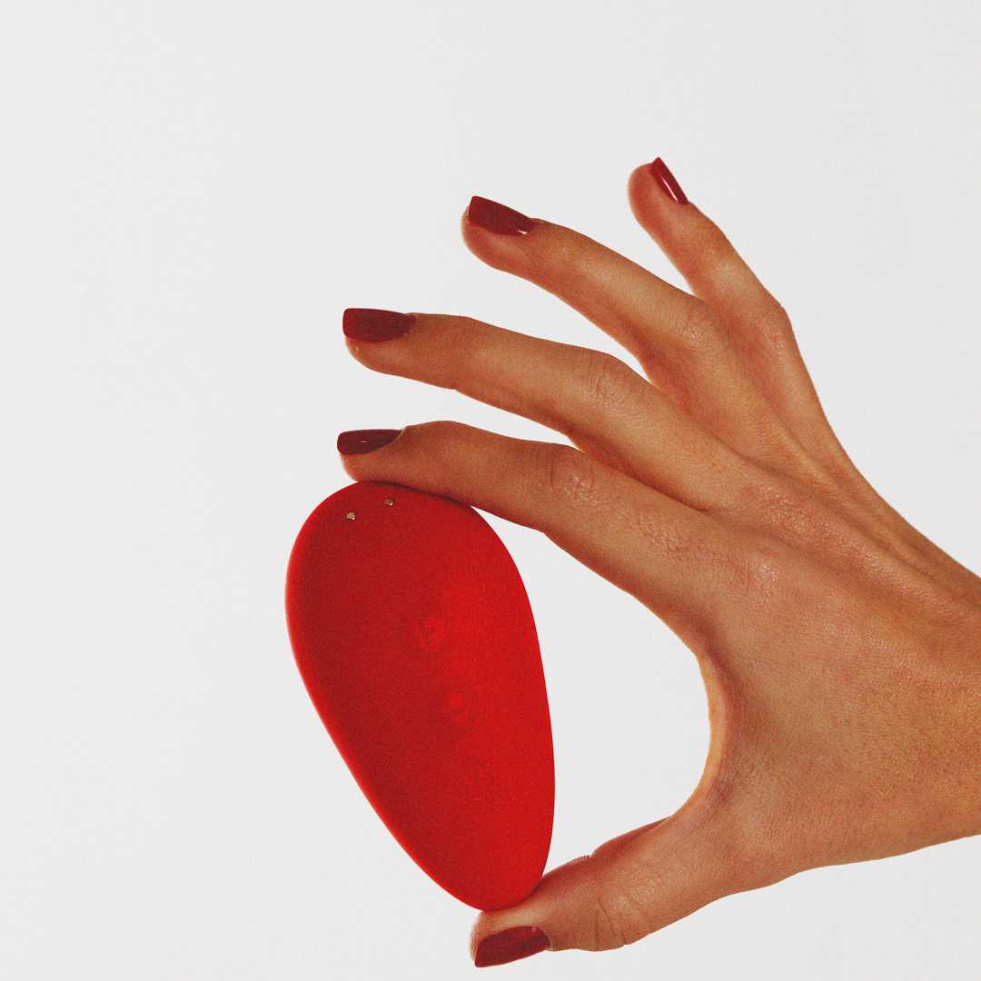 "Mini Coco" lay-on vibrator made of medical silicone (red)