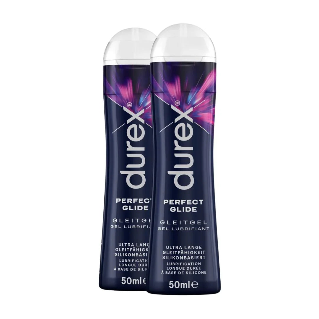 Zwei Flaschen Durex Perfect Glide Gleitgel, silikonbasiert, 50 ml, auf weißem Hintergrund